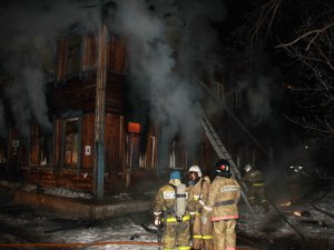 Томичей просят помочь жильцам дома, сгоревшего на Горького