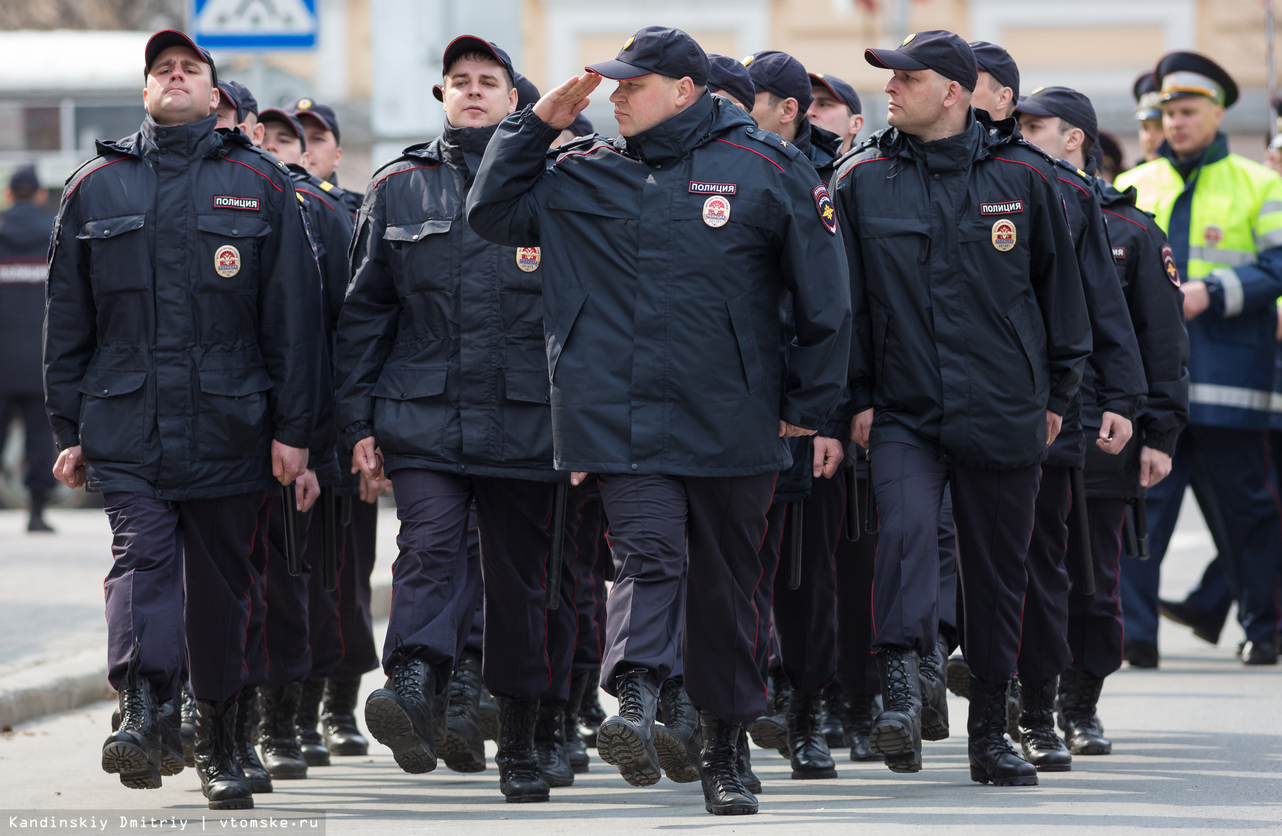 Полиция узнает. Полиция Томск. Полицейский Томск. Полиция Томск фото. Военная полиция Томск.