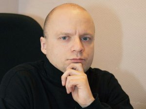 Журналисту, которого намеревались депортировать, разрешили остаться в стране