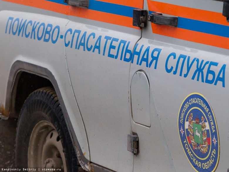 Автомобиль с тремя парнями затонул в протоке Оби в Томской области. Один из них погиб