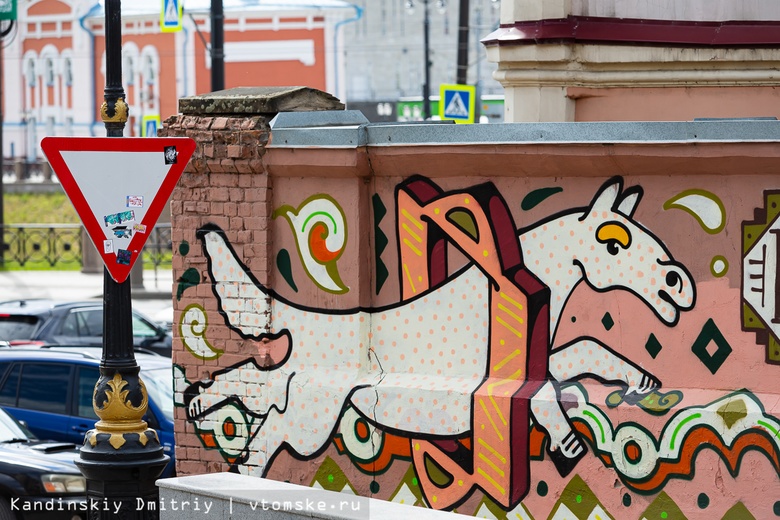 Власти требуют убрать граффити, нарисованные в центре Томска участниками Street Vision