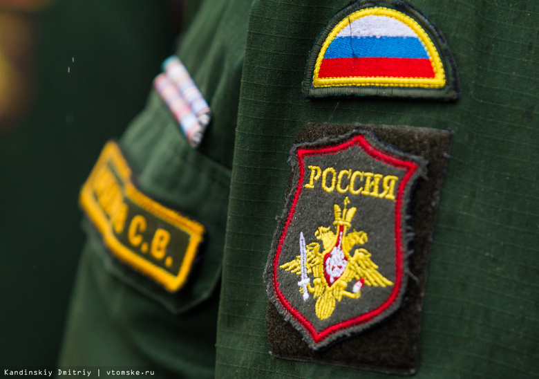 Военные помогли томичке выпроводить дебоширов из квартиры
