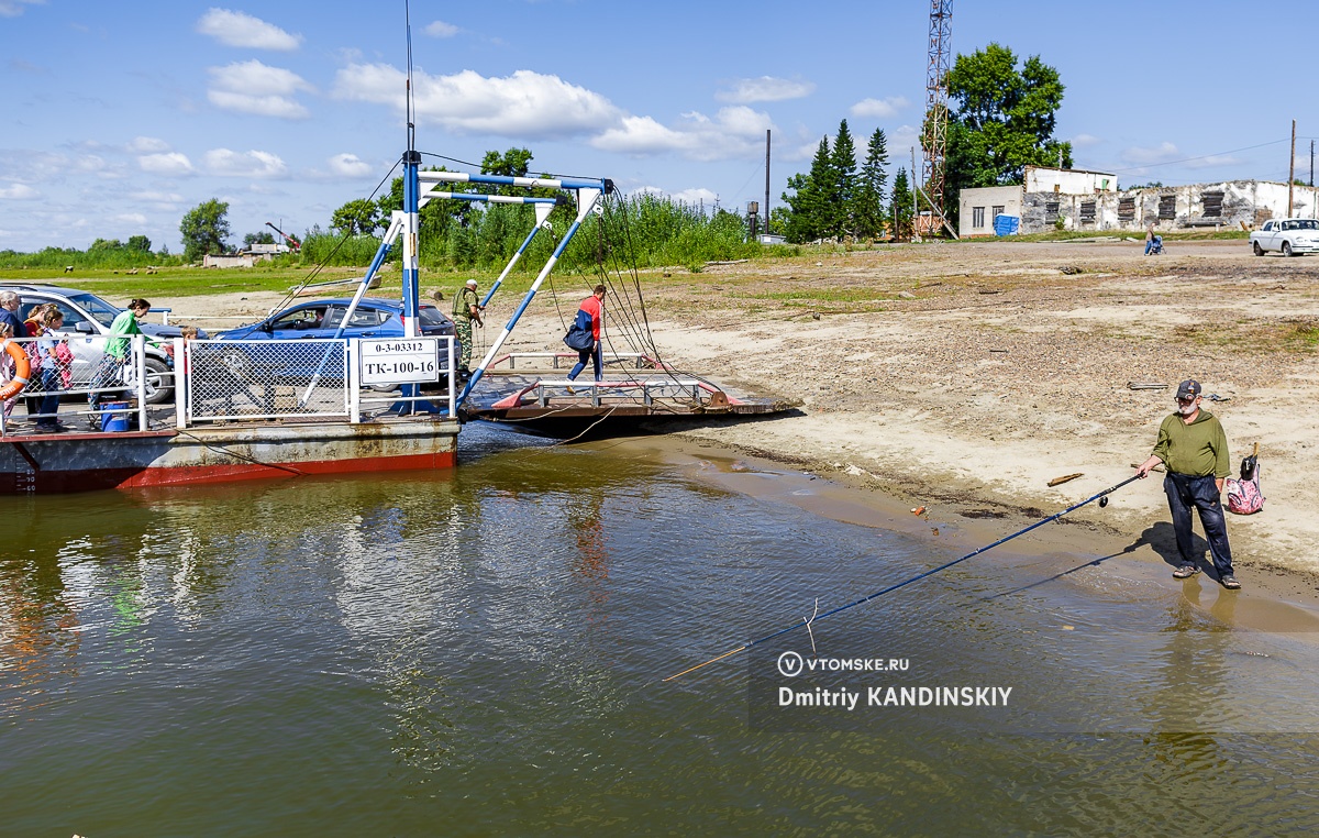 Паромная переправа заработала в Колпашево