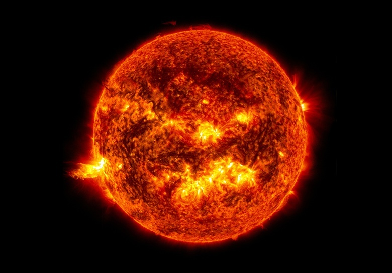 Сильную вспышку зафиксировали на Солнце. Она стала самой мощной за 6 лет