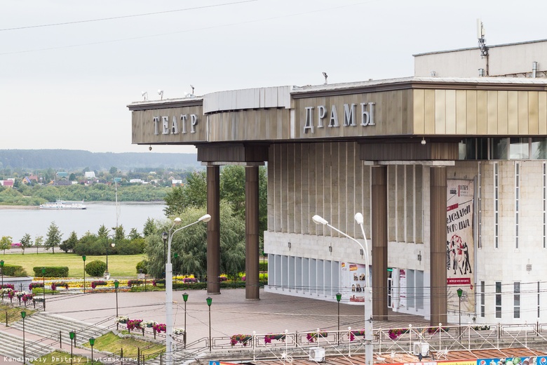 Подрядчик завершил ремонт кровли томского театра драмы