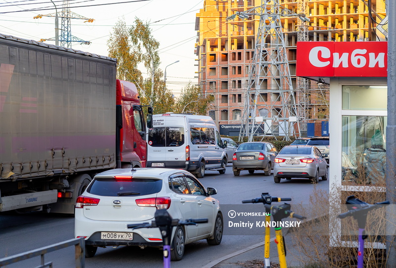 Пробки сковали дороги на юге Томска из-за ДТП