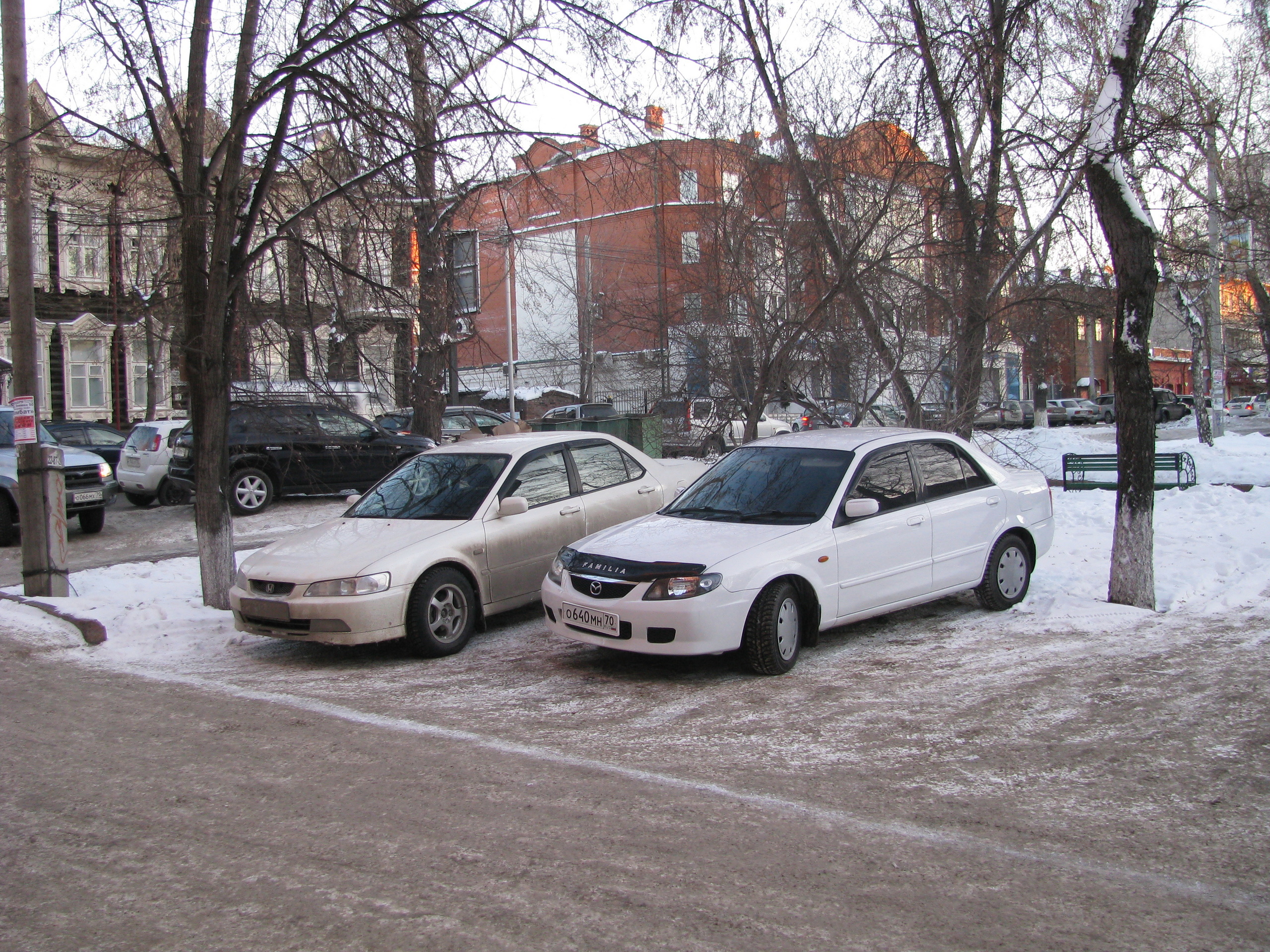 Народные новости: как сквер автопарком стал (фото)