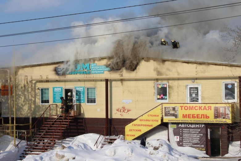 МЧС: пожар в здании рядом с «Палатой» в Томске локализован