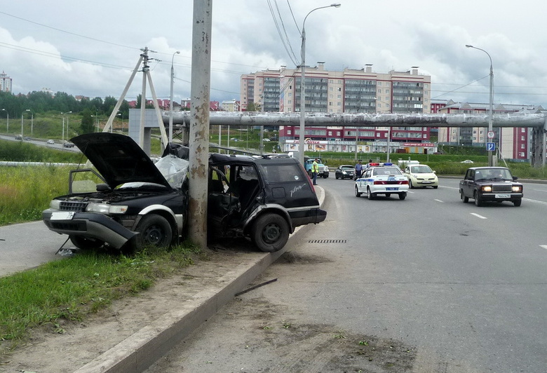 Три человека пострадали вчера в ДТП на улице Клюева (фото)