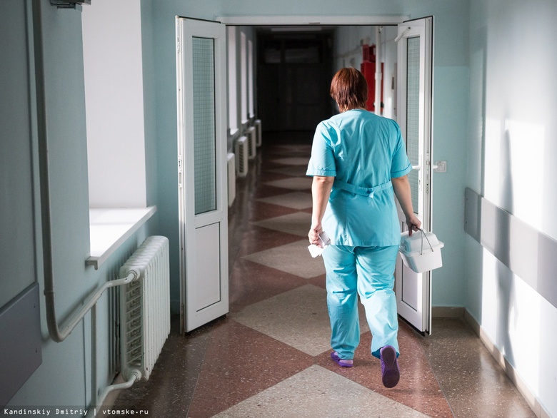Санитаров переводят в уборщицы в больницах Томской области из-за приказа Минтруда РФ