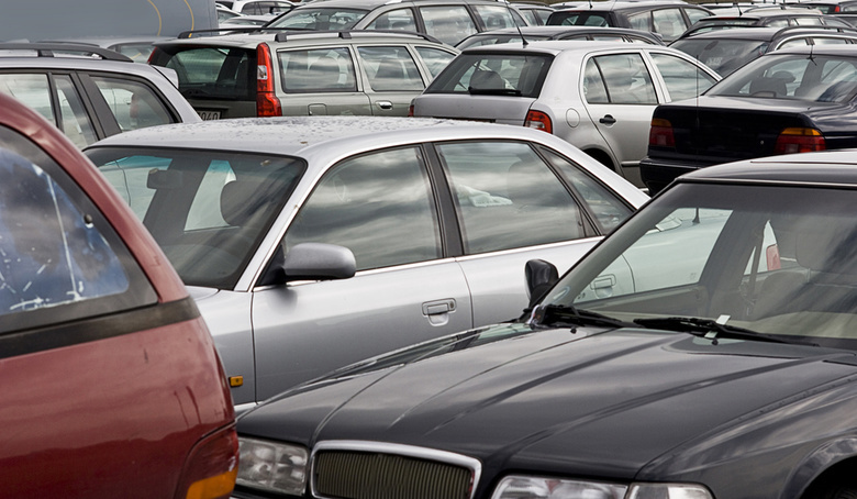 Половина автомобилистов региона сталкивается с нехваткой парковок