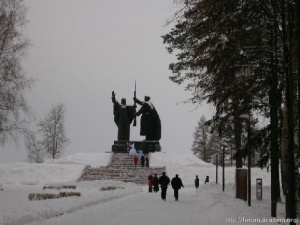 В Томске из-за снегопада временно погас Вечный огонь