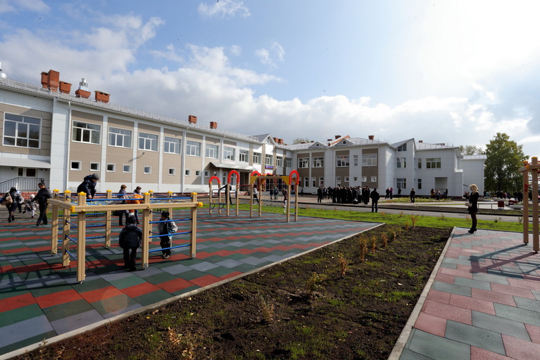 Школа за 366 миллионов открылась в Кожевниково (фото)