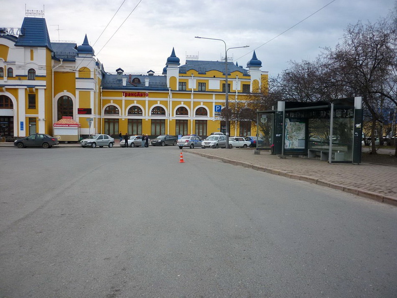 Томичка пострадала, выпав из салона маршрутки