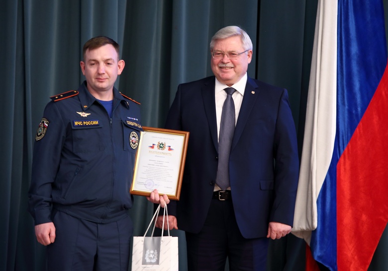 В Томске наградили пожарных, потушивших возгорание в «Ленте» на Пушкина