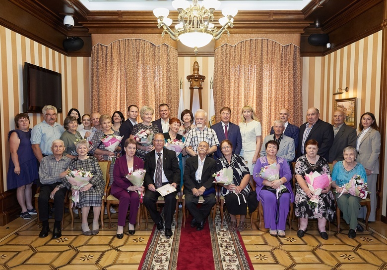 Семьи-долгожители Томской области получили награды «За любовь и верность»