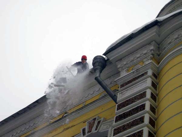 На улице Тверской погиб рабочий управляющей компании