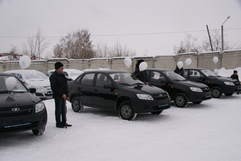 Пострадавшие на производстве томичи получили автомобили (фото)