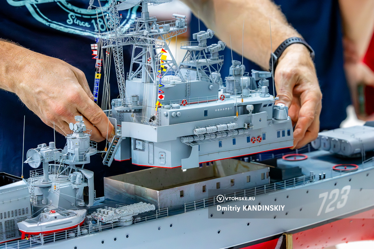 Все могут корабли: подводные лодки и сторожевики встретились на воде в Томске. Фоторепортаж