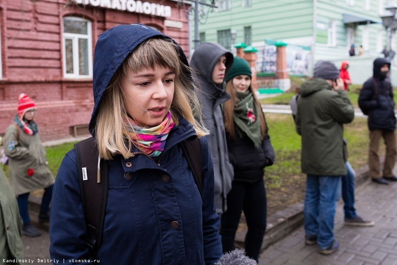 Силовики пришли с обысками в томский штаб Навального