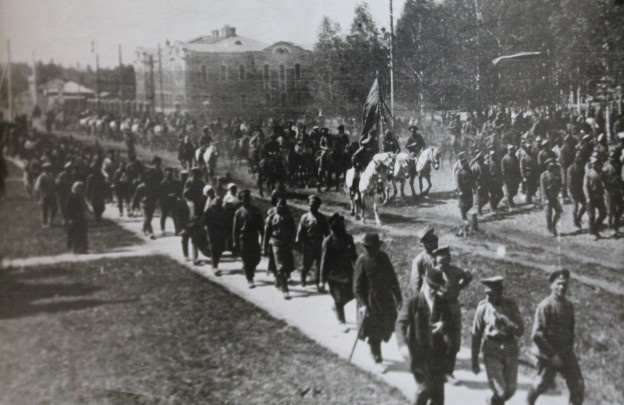 Солдаты уходят на фронт. Томск, 1917 год