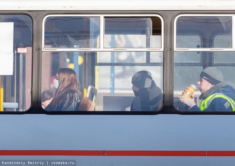 Роспотребнадзор предписал россиянам держать дистанцию в общественном транспорте