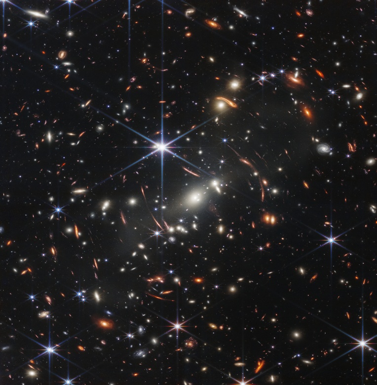 NASA показало новые снимки с космического телескопа «Джеймс Уэбб»