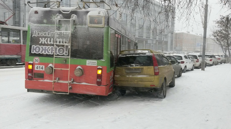 ГИБДД: в Томске из-за снегопада резко выросло количество ДТП (фото)