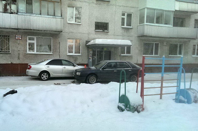 Неисправный автомобиль наехал на пешехода во время буксировки в Северске