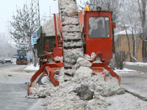 Снегоуборочная техника работает в круглосуточном режиме