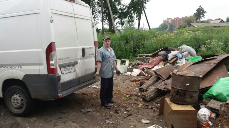 «САХ» пожаловался в санитарную милицию на предприятие, завалившее мусором поляну на Степановке (фото)