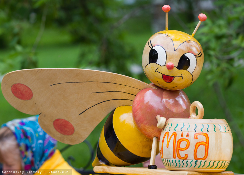 «Защитную» стену для пчел в форме сот построили на Новособорной (фото)