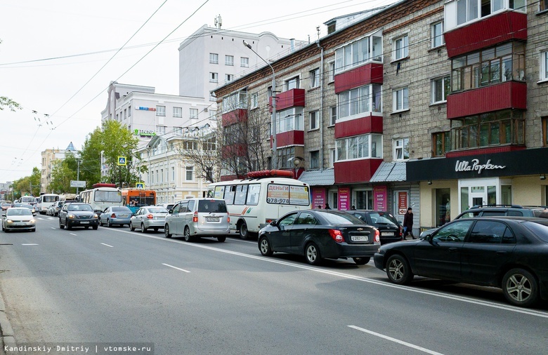 Машины в центре Томска встали в пробку после перекрытия участка ул.Гагарина