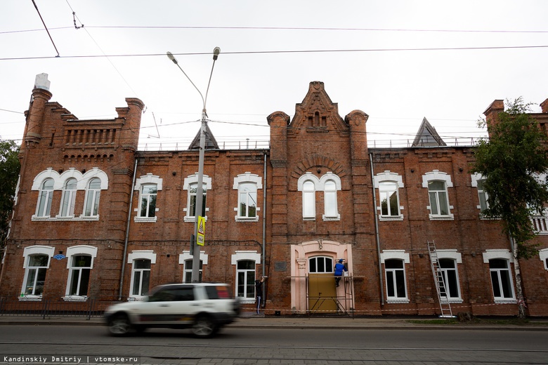 Фасад исторической школы в Томске отреставрировали за 6 млн руб