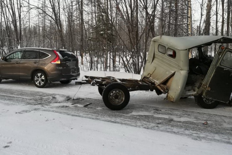 УАЗ и Toyota столкнулись на севере Томской области, четверо получили травмы