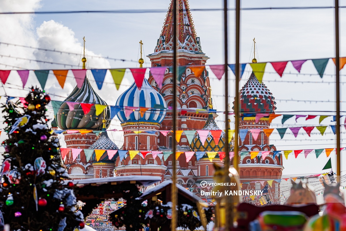 Минтруд показал проект календаря рабочих и праздничных дней в России на 2026г