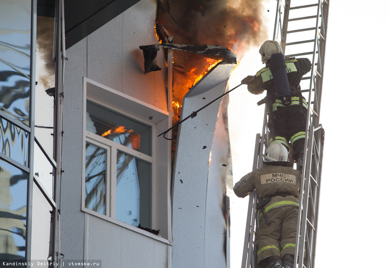 Пожарные эвакуировали 20 человек из горящего здания «Газпромнефть-Восток» в Томске