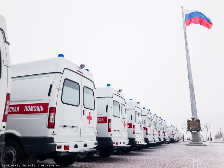 Губернатор вручил больницам Томской области ключи от новых машин «скорой»