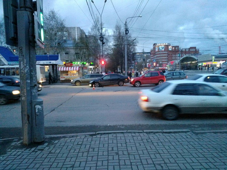 Водитель иномарки в Томске сбил девочку, переходившую дорогу на «зеленый»
