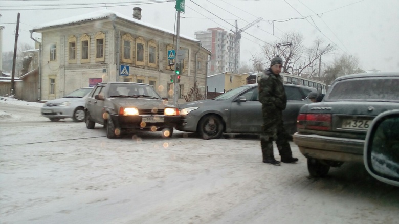 В Томске не ходят трамваи № 1 из-за ДТП с тремя авто на путях