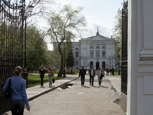 В результате нападения в роще ТГУ пострадали двое