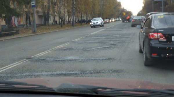 Дорогу на Красноармейской ремонтируют струйно-инъекционным методом