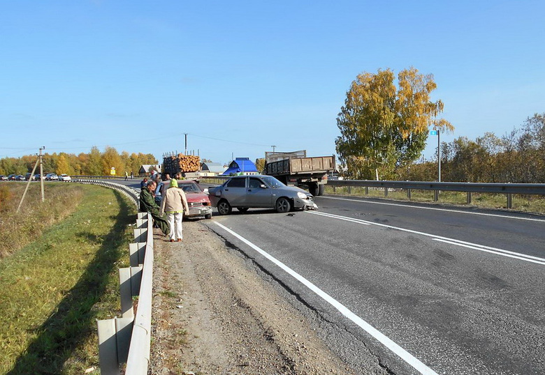 Женщина пострадала в тройном ДТП с КамАЗом на трассе Томск — Мариинск