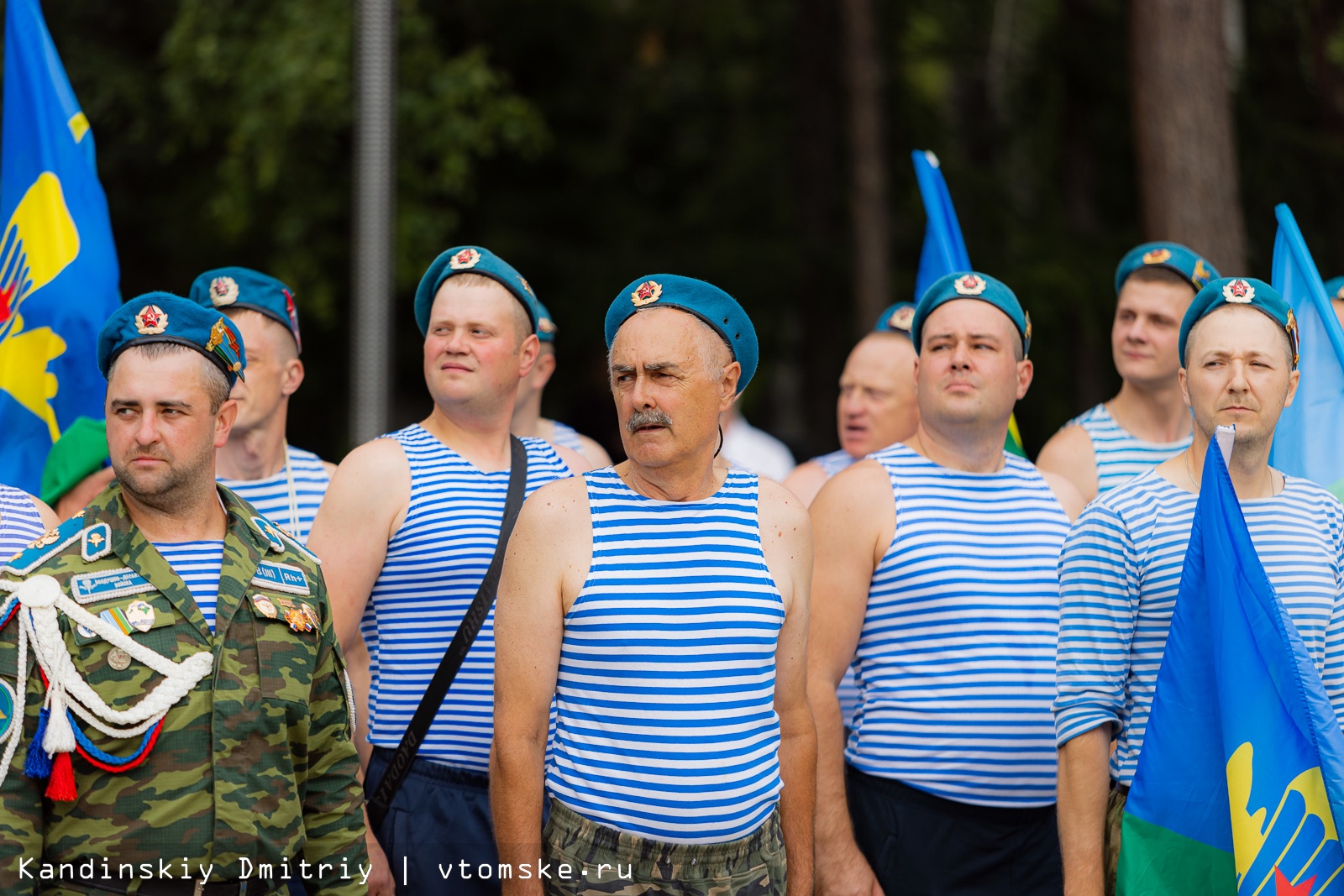 Никто, кроме нас!»: томские десантники отметили День ВДВ | 02.08.2022 |  Томск - БезФормата