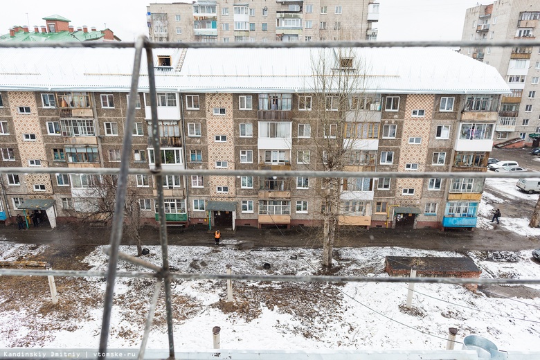 Кровли более 350 домов Томска очистили от наледи в каникулы