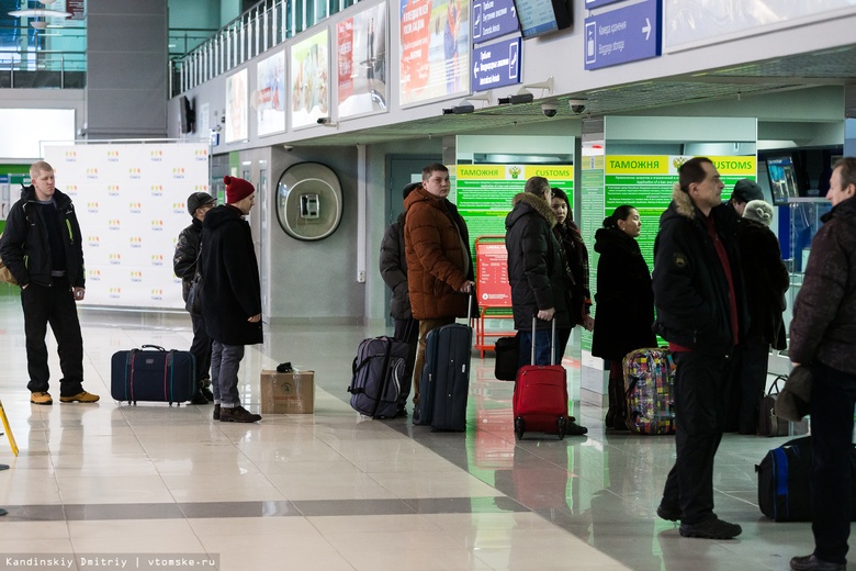 Полиция помогла вернуть томичам забытые в аэропорту $10 тыс и €5 тыс