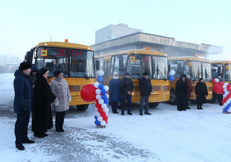 Районы Томской области получили 5 новых школьных автобусов
