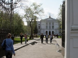 Студентка, пострадавшая в Университетской роще, находится в стабильно тяжелом состоянии