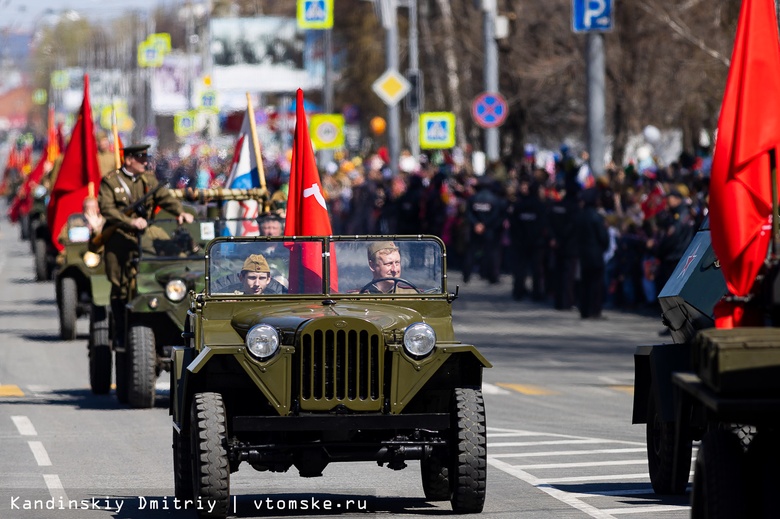 Тысячи людей в Томске встали в Бессмертный полк с портретами родных
