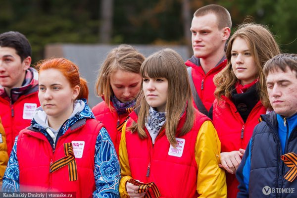 Томские волонтеры в понедельник начали раздавать георгиевские ленточки